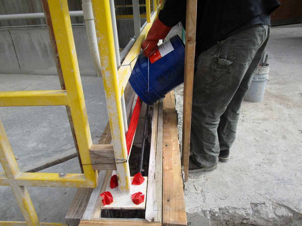 Pouring Belzona 4154 to rebuild a wall
